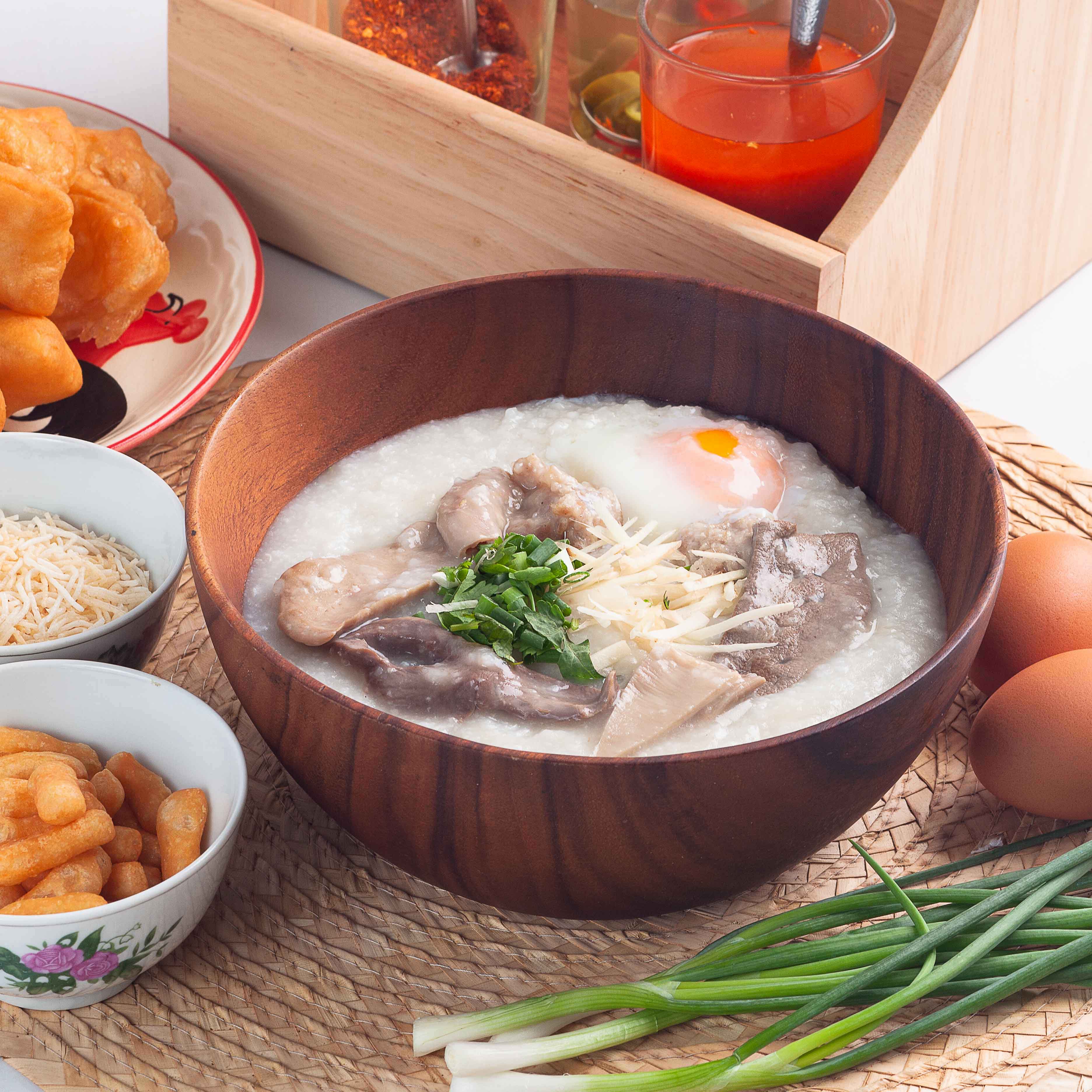 โจ๊กทุกอย่างใส่ไข่ โจ๊กแม่ณี — Joke Manee all-topping congee with egg